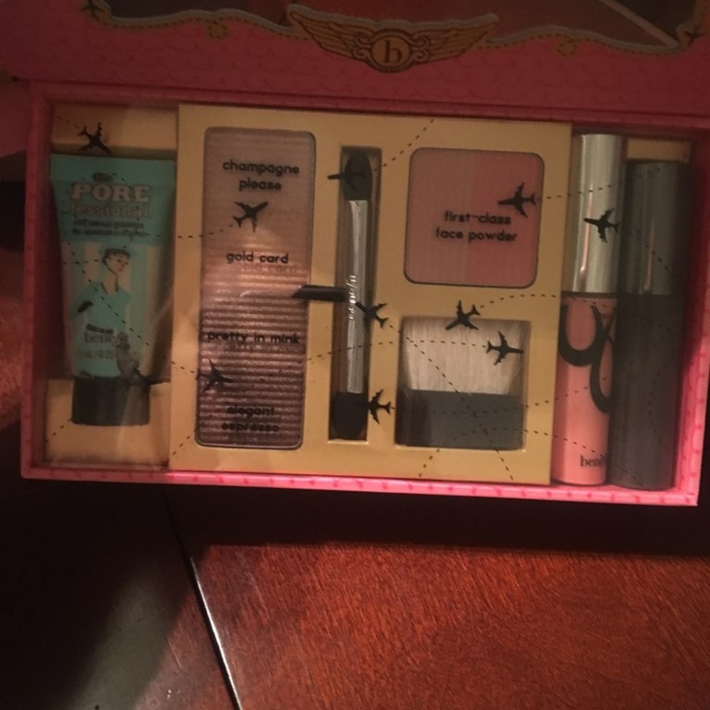 Benefit "She's so Jetset"